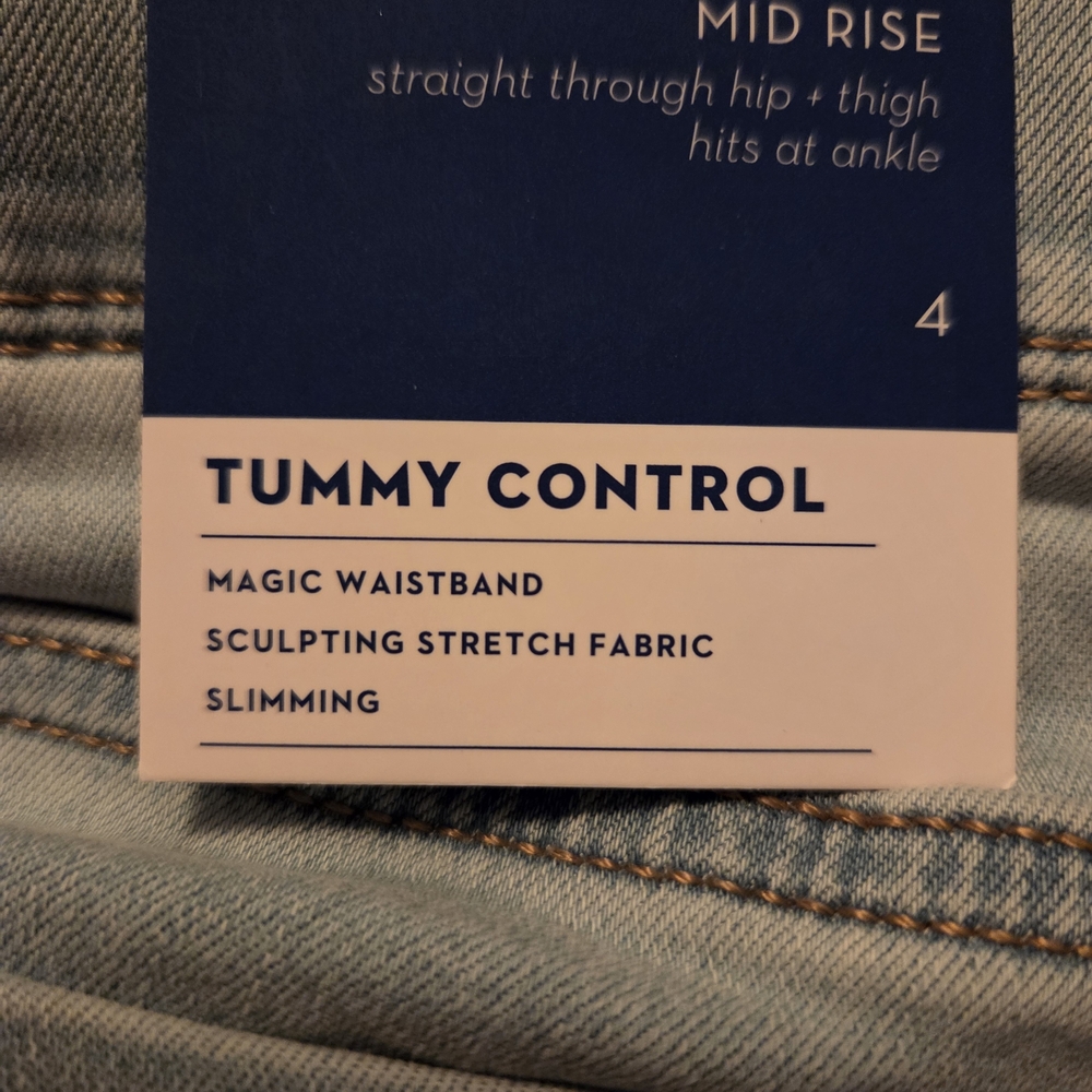 Apt 9 Light Wash Mid Rise Tummy Control Ankle Jeans NWT - Picture 11 of 12